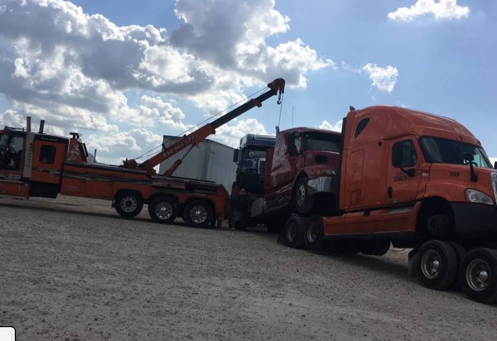 Bambino's Towing LLC Heavy Duty Wrecker Service